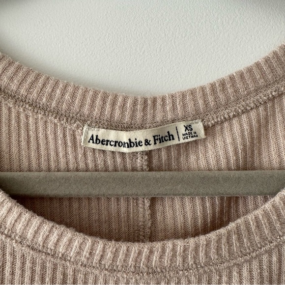 Abercrombie & Fitch Women’s Long-Sleeve Slouch Tee size XS - Picture 3 of 6
